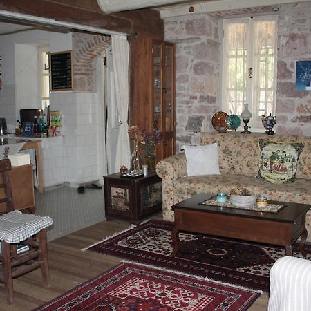 Istanbul Pension Ayvalik Exterior foto